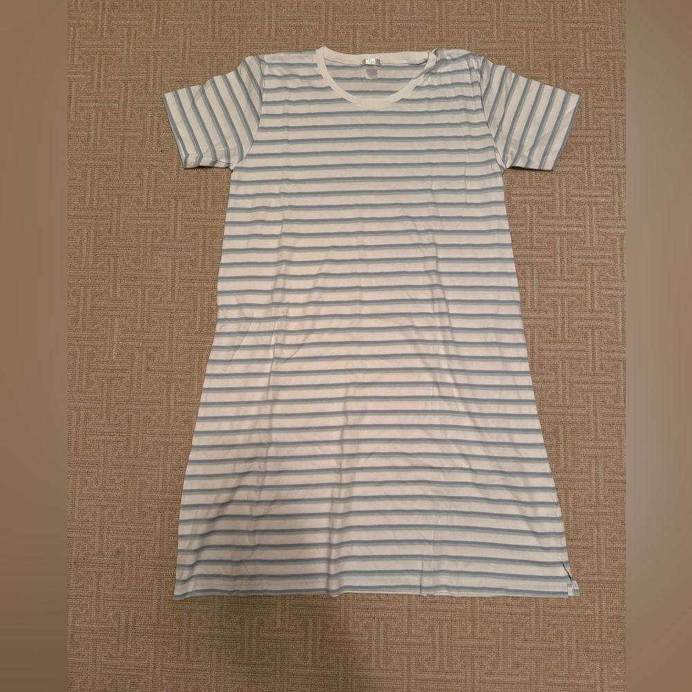 Striped Short-Sleeve Cotton Nightshirt - White & Light Blue